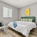 Fun Midcity New Home Sleeps 10 Near Usc Dtla Expo
