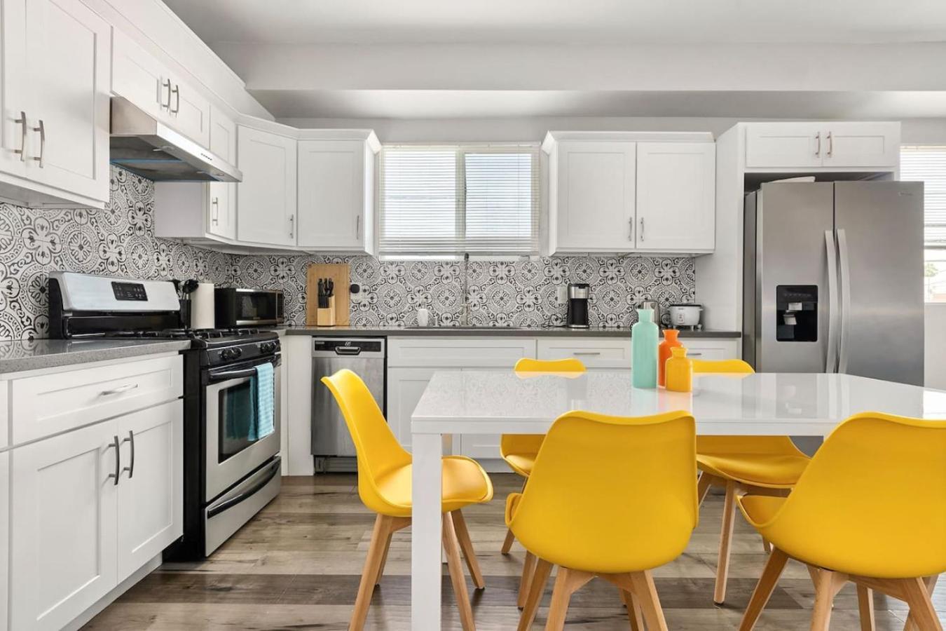 Fun Midcity New Sleeps 10 Near Usc Dtla Expo Holiday home Los Angeles